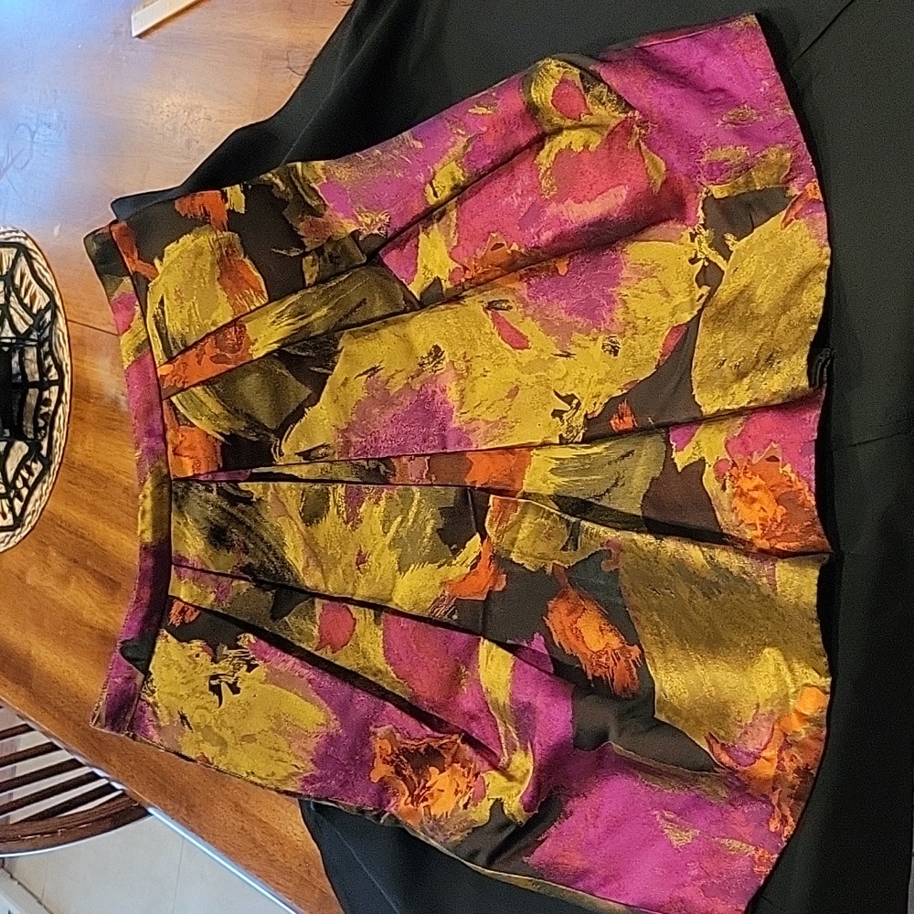 Carmen Marc Valvo beautiful Knee Length Skirt